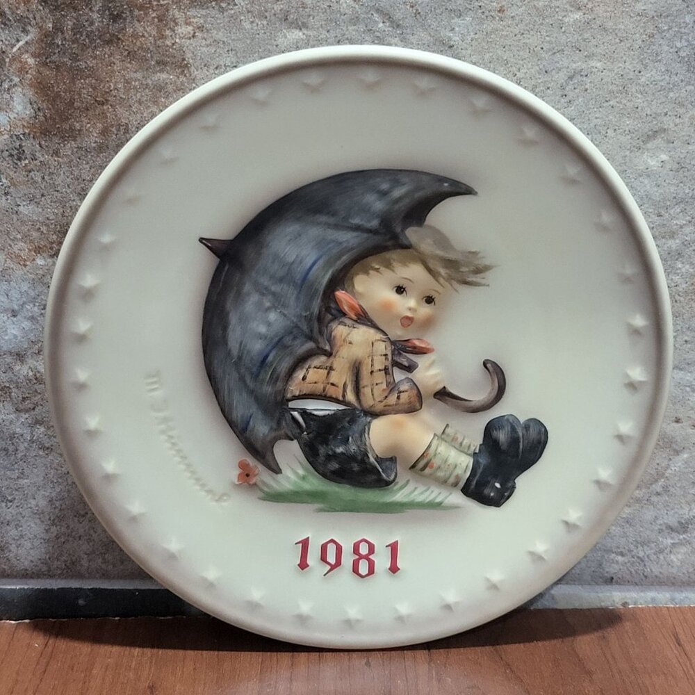 MJ Hummel 11th Annual Decorative Plate Umbrella Boy 1981 Goebel W Germany 1973